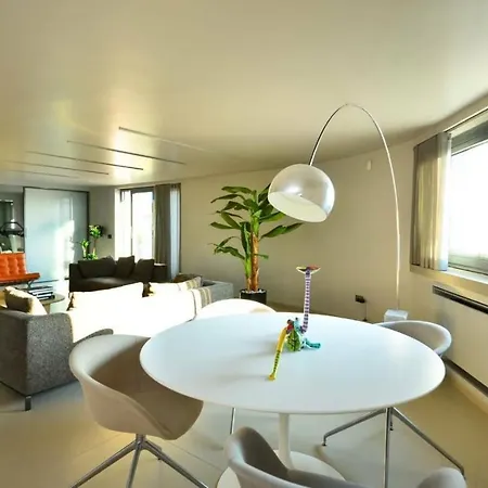 Luxury For 10 People In *